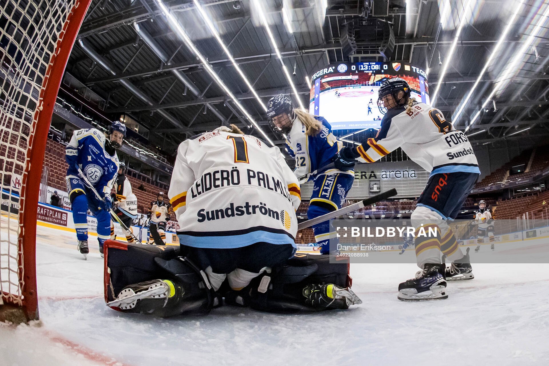 Djurgårdens målvakt Lia Leiderö Palmlöv och Leksands