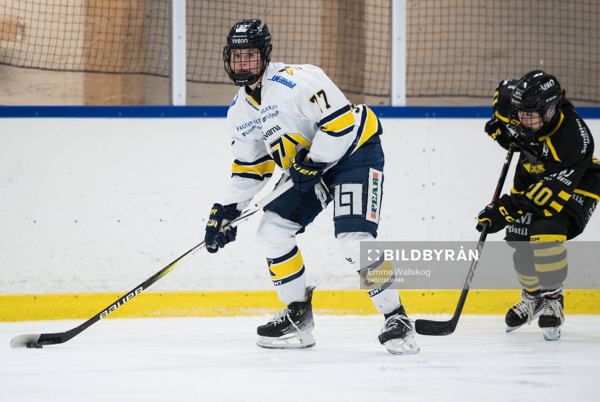 HV71s Mira Jungåker och AIKs Hikaru Yamashita