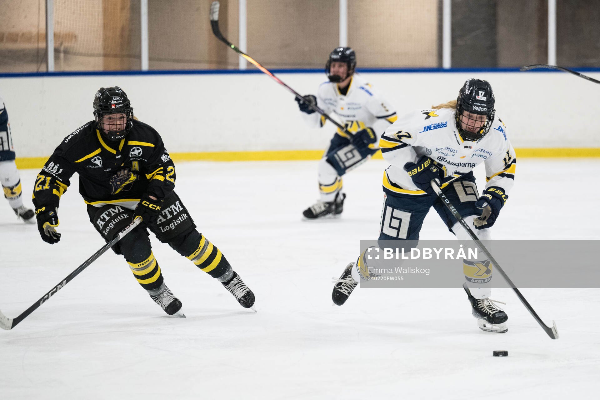 AIKs Emmy Alasalmi och HV71s Aoife Leacy