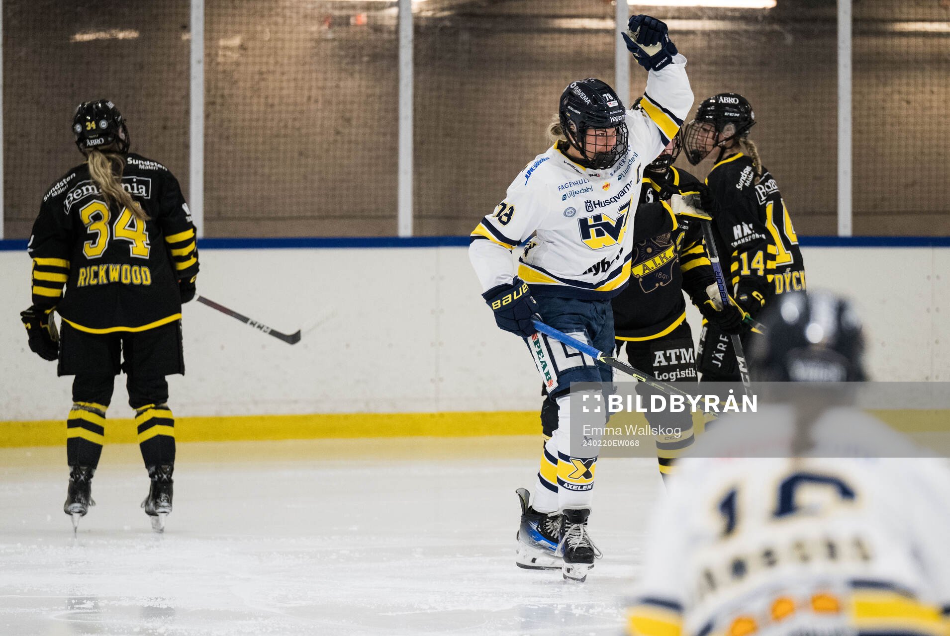 HV71s Elin Svensson jublar