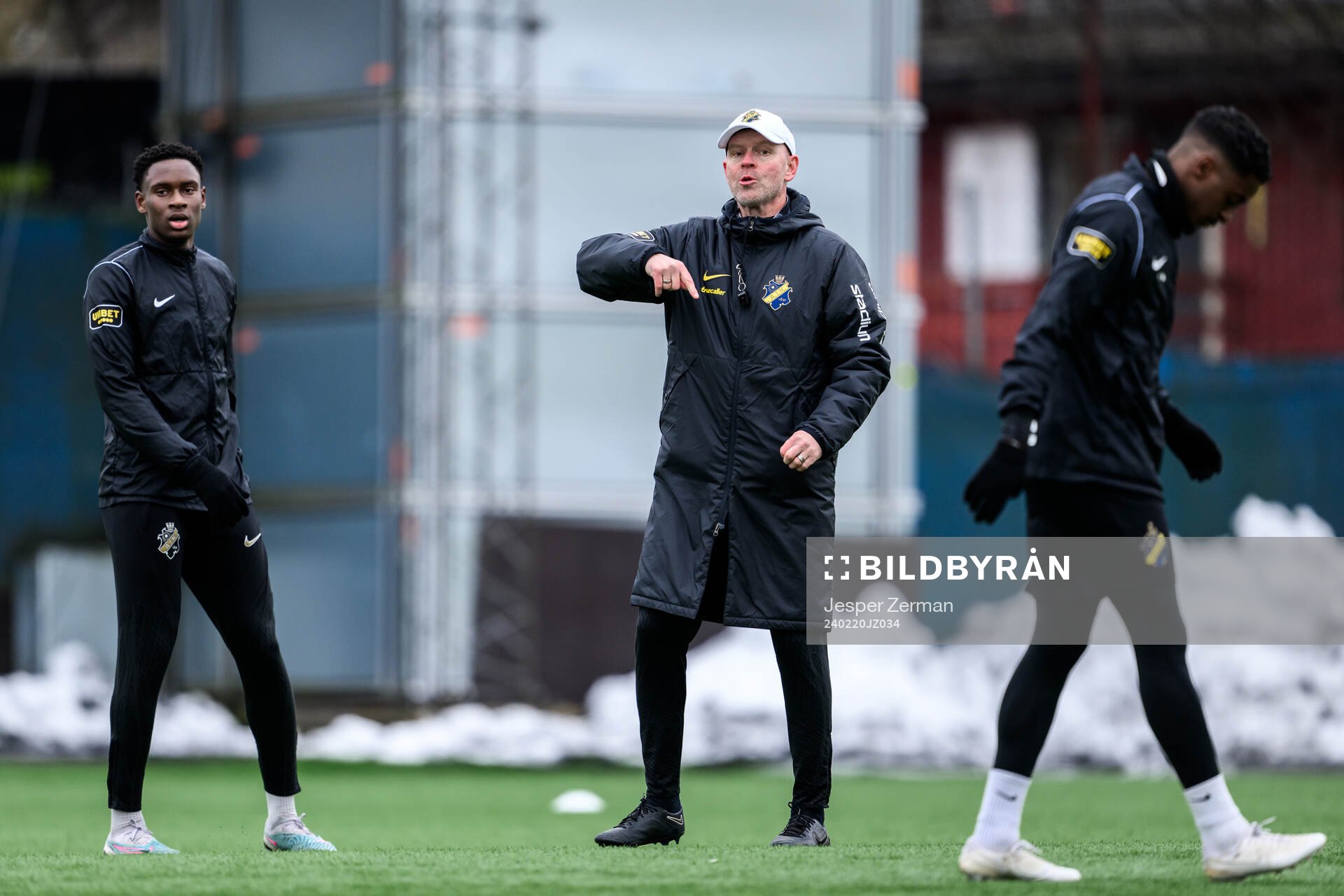 AIKs Mouhamed Lamine Fanne Dabo och tränare Henning Berg