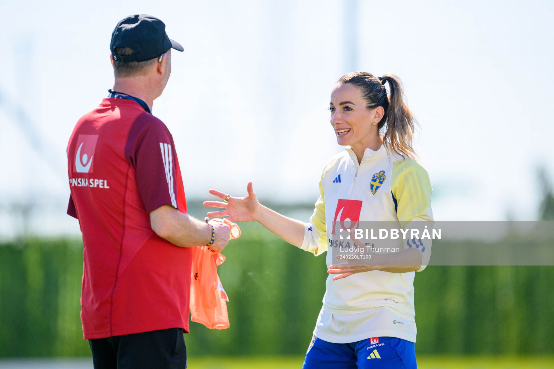Head coach Peter Gerhardsson and Kosovare Asllani of Sweden