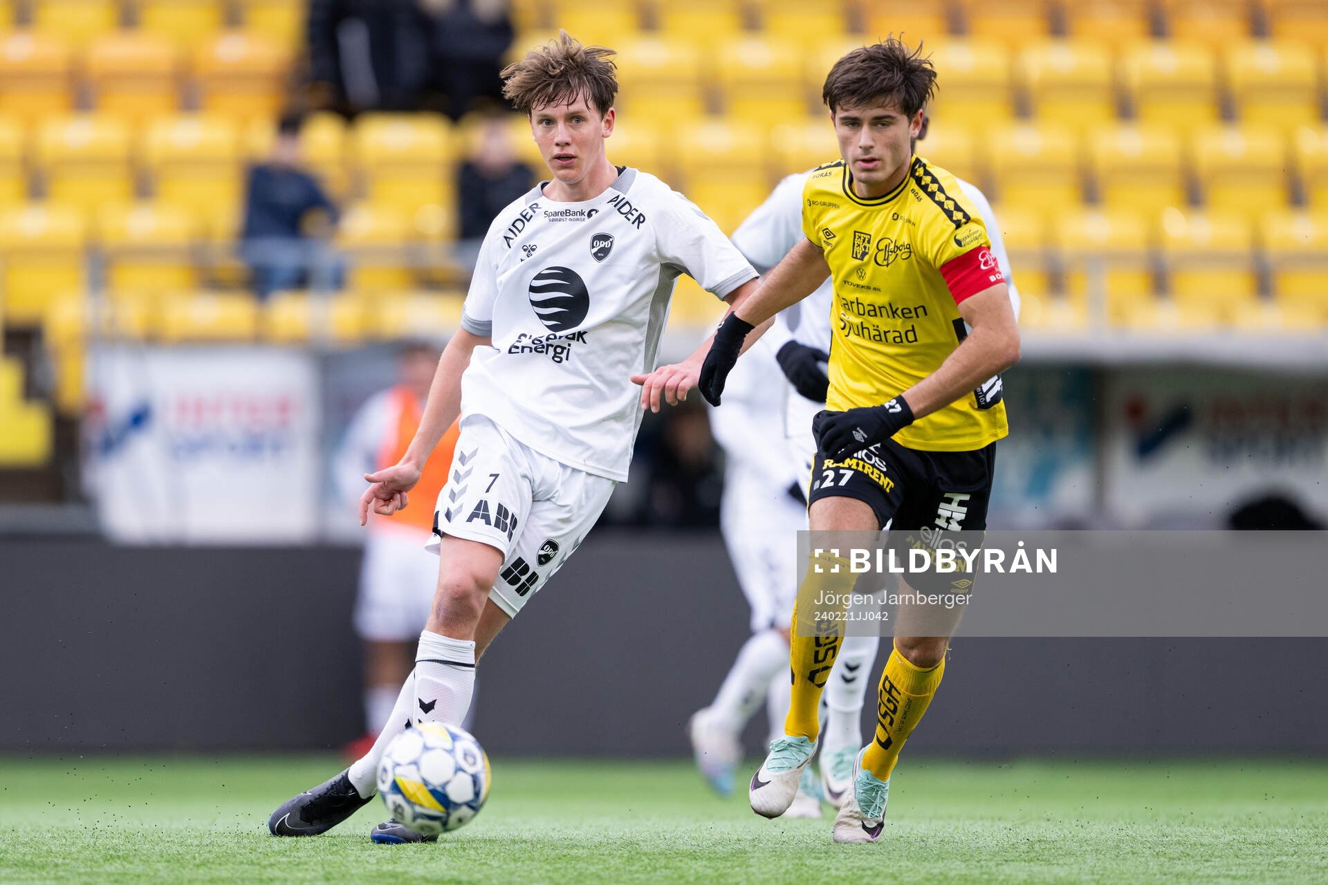 Odds Filip Rønningen Jørgensen och Elfsborgs Besfort Zeneli under träningsmatchen mellan Elfsborg och Odd den 21 februari 2024 i Borås. 
