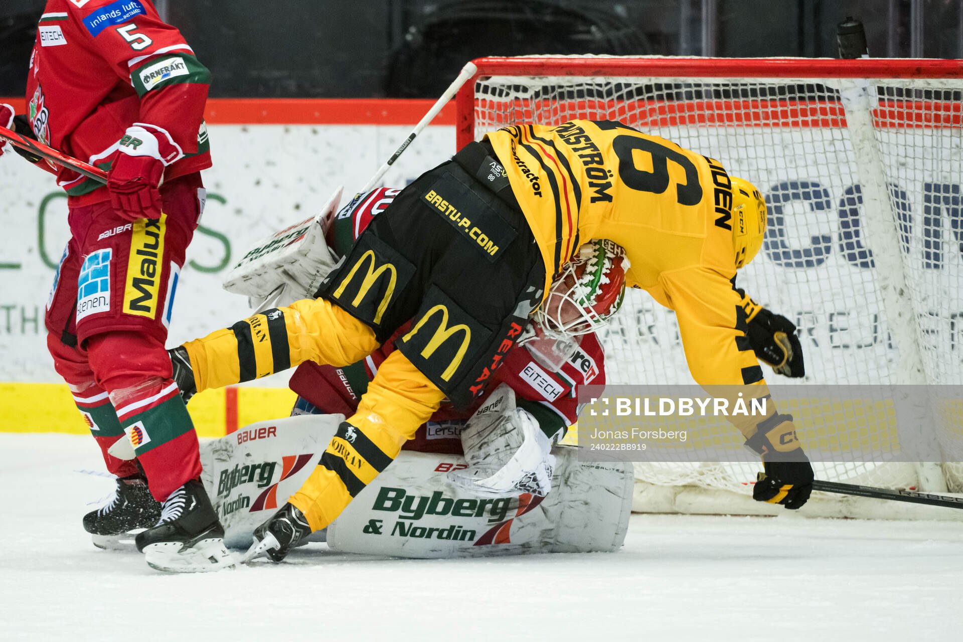 MoDos målvakt Lassi Lehtinen August Berg och Skellefteås