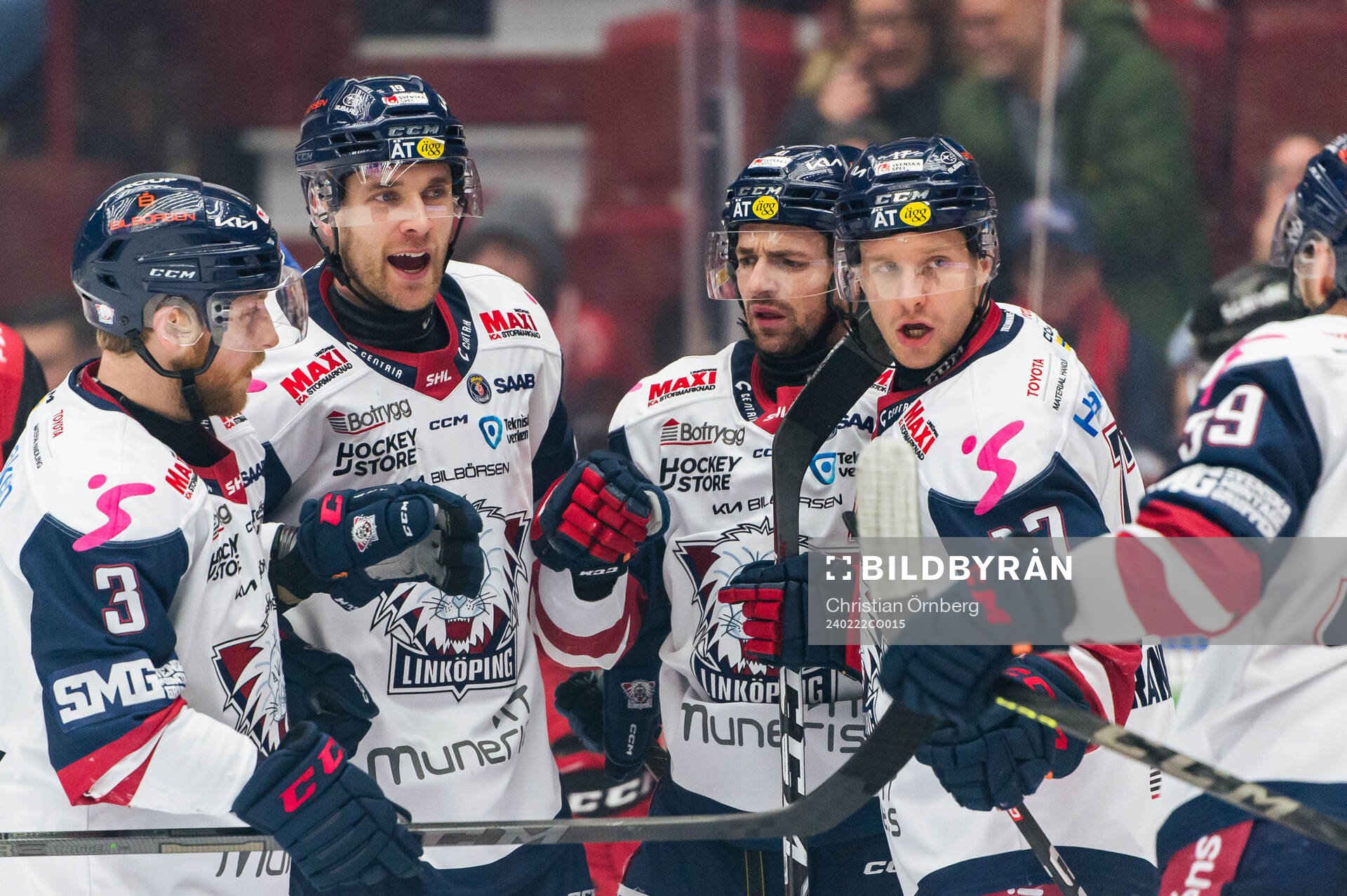 Linköpings Patrick Russell jublar med Linus Hultström ,