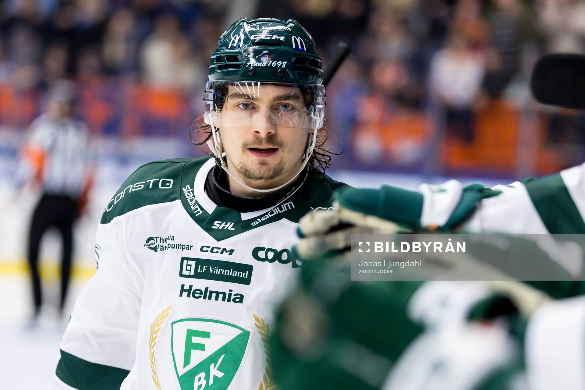 Färjestads David Tomasek jublar