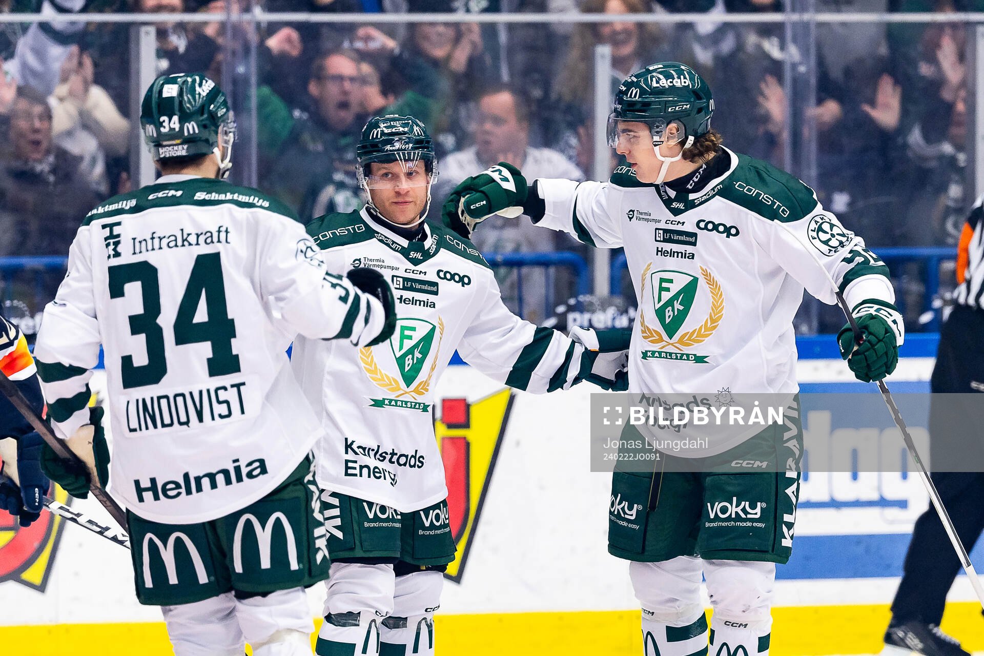 Färjestads Marcus Nilsson och Liam Öhgren jublar
