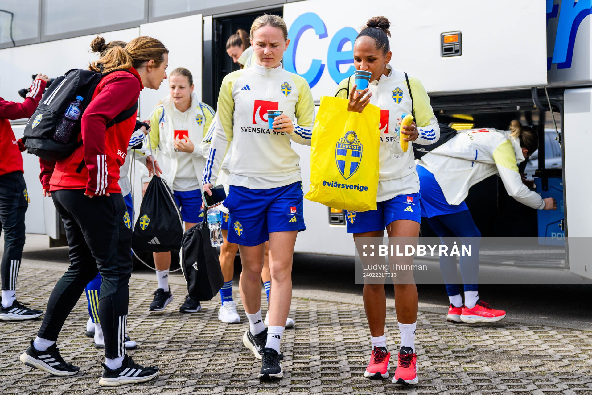 Matilda Vinberg and Madelen Janogy of the women's national