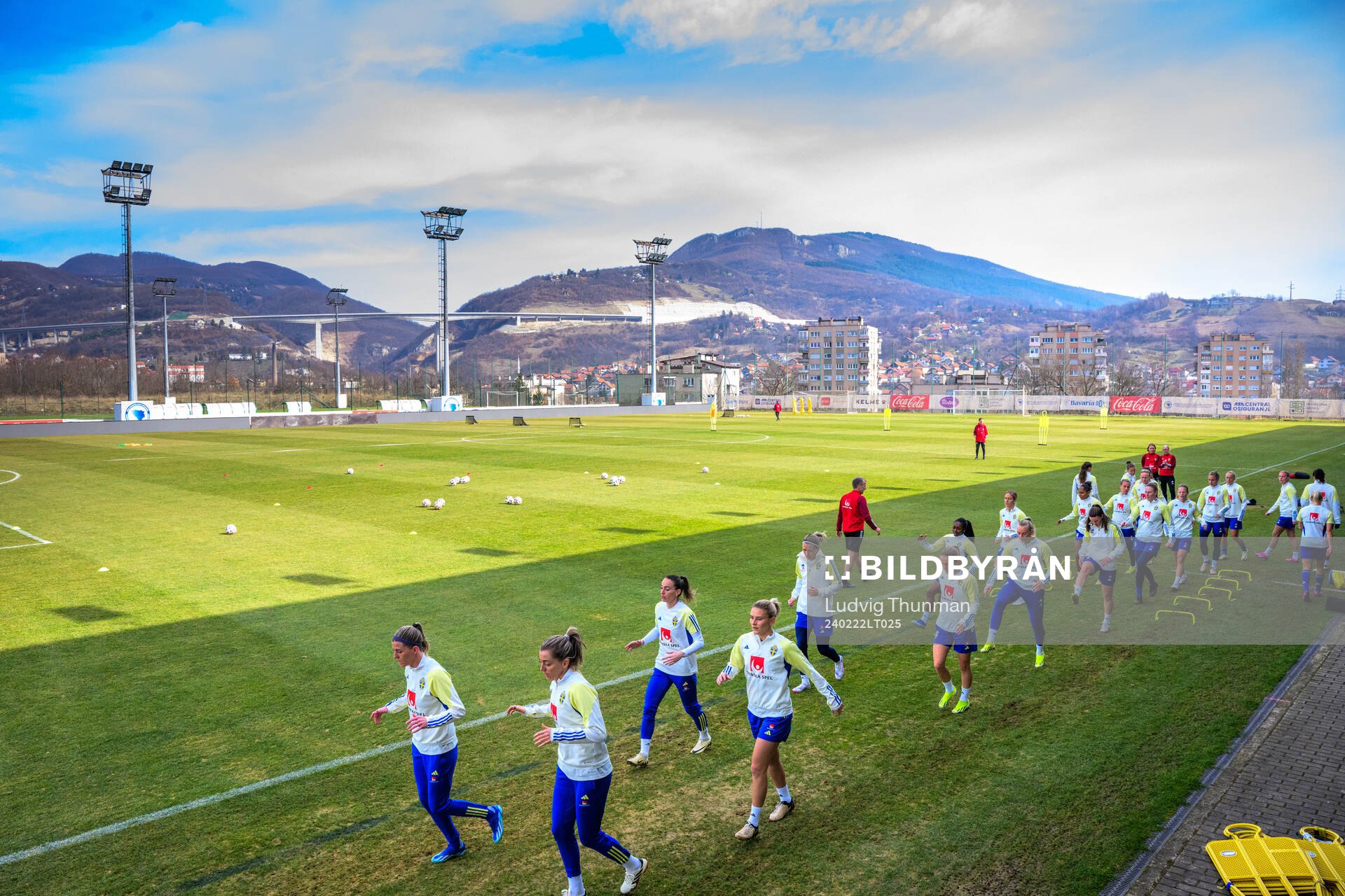 General view of a training session with the women's