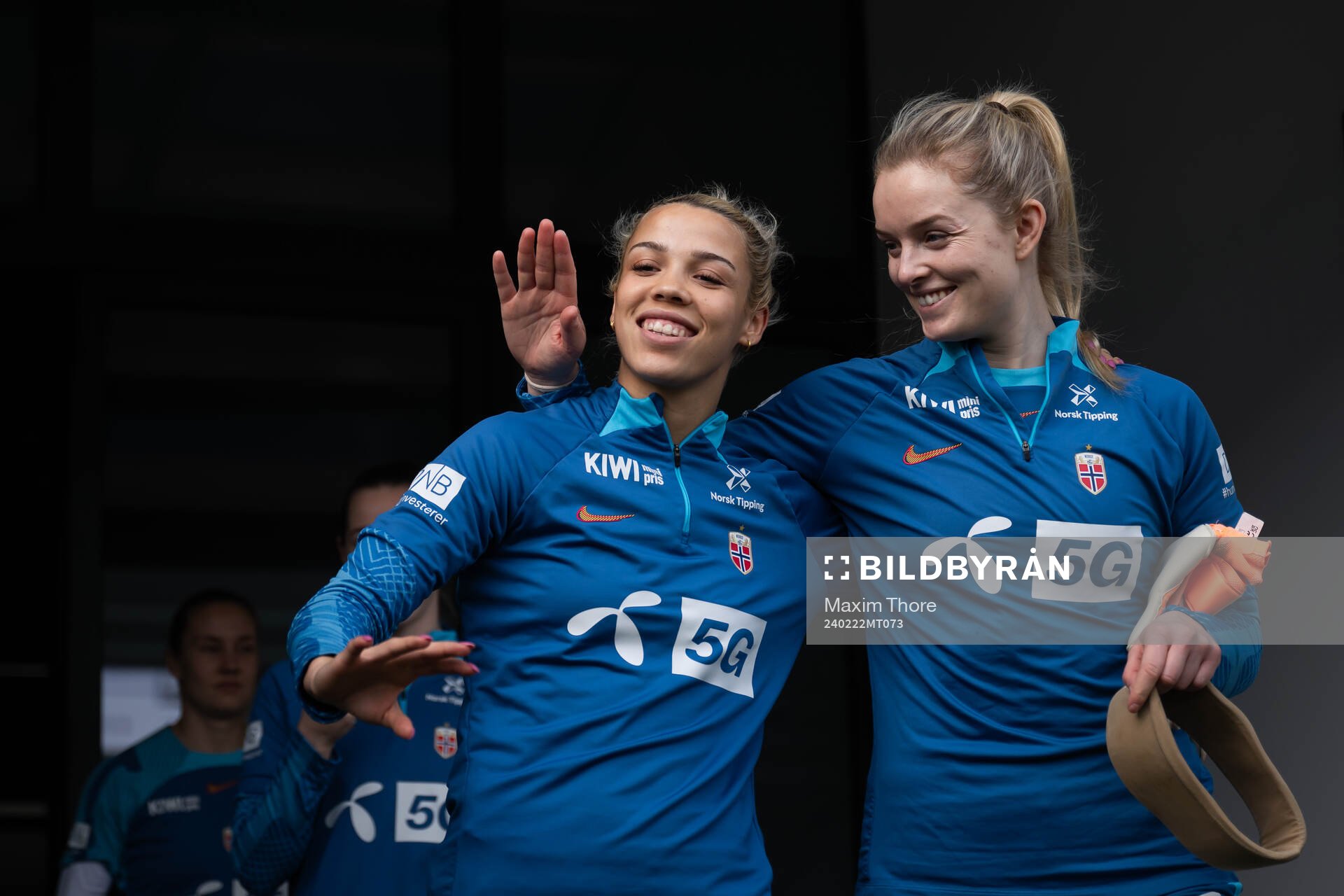 Celin Bizet Ildhusøy and goalkeeper Guro Pettersen of the