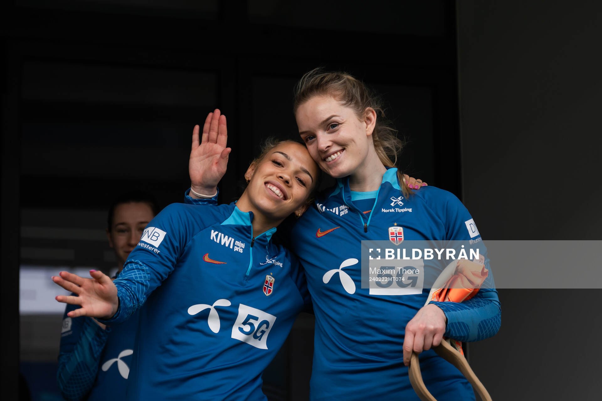 Celin Bizet Ildhusøy and goalkeeper Guro Pettersen of the