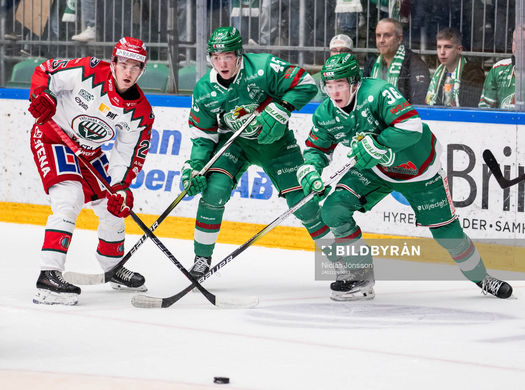 Frölundas Pontus Johansson och Rögles Viktor Smeds och