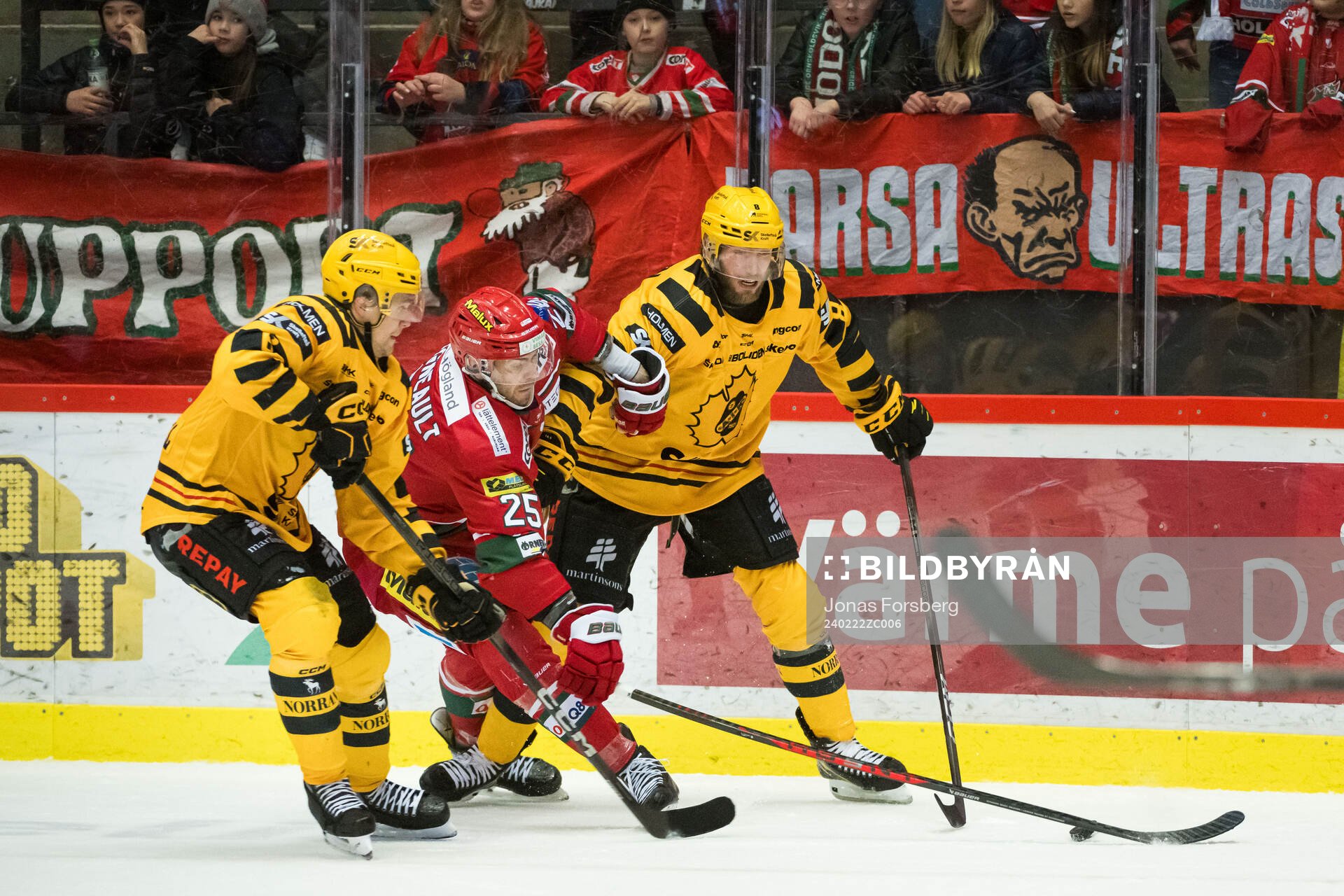 MoDos Sam Vigneault och Skellefteås Petter Granberg med