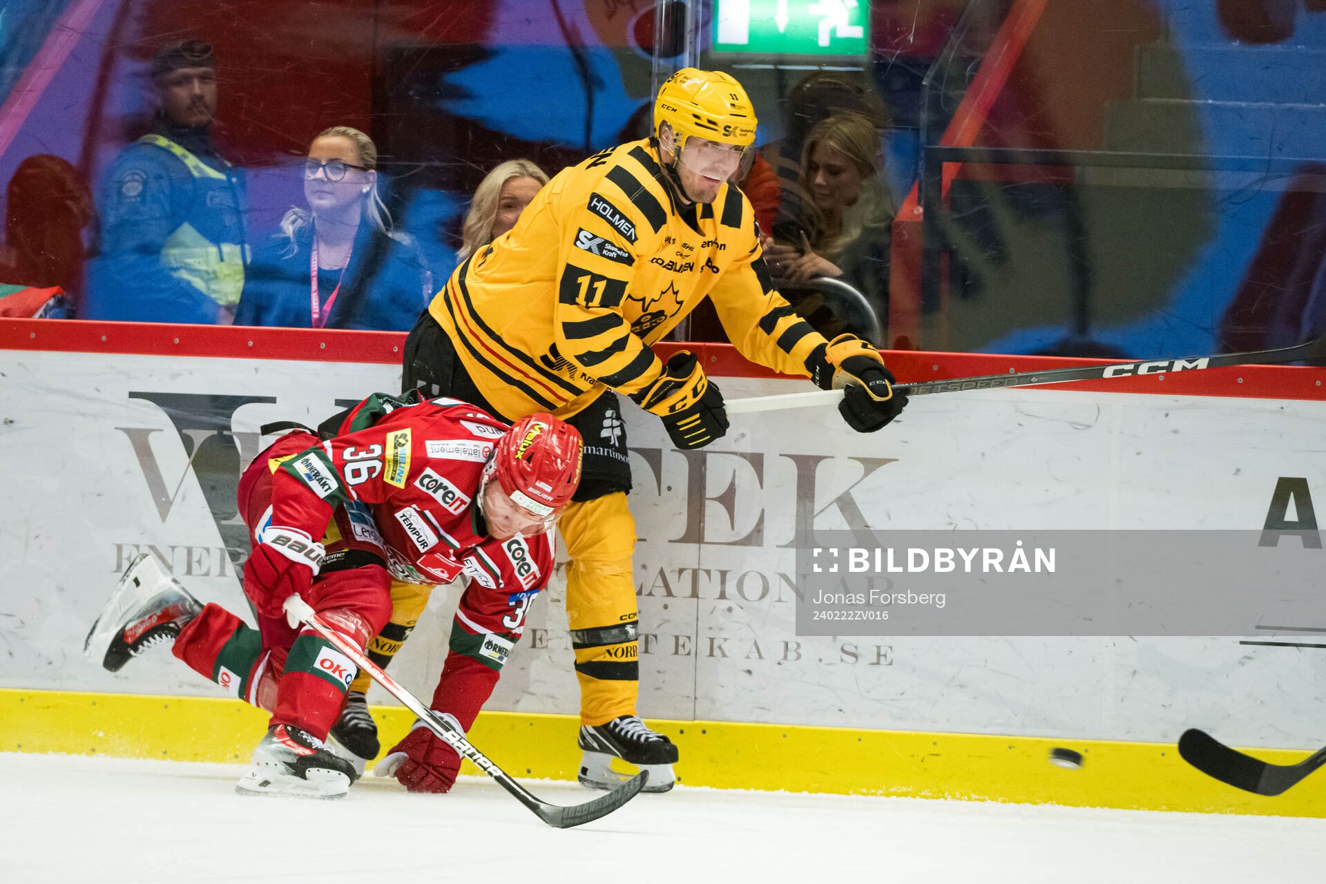 MoDos Sebastian Ohlsson och Skellefteås Max Lindholm