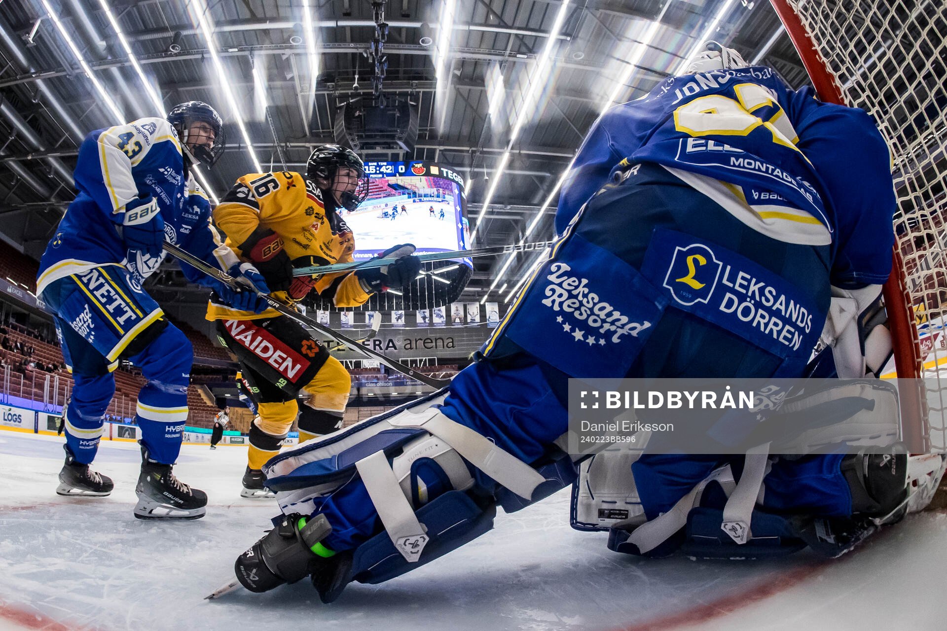 Leksands Aino Karppinen och Luleås Petra Nieminen framför