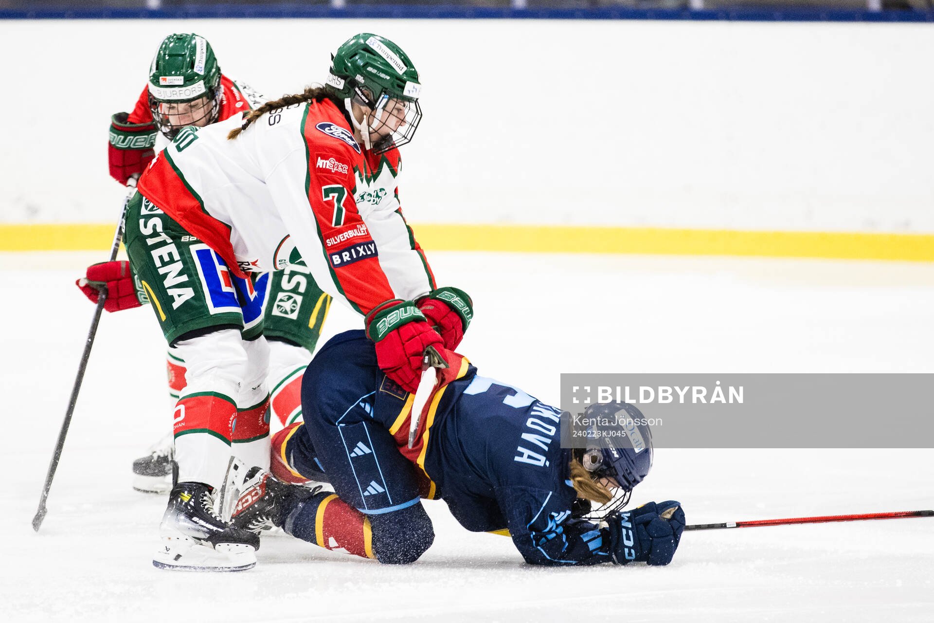 Frölundas Kaitlyn Yearwood och Djurgårdens Linda Vocetkova