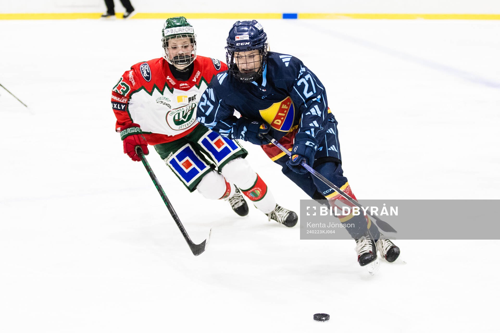 Frölundas Edit Danielsson och Djurgårdens Alice Wallin