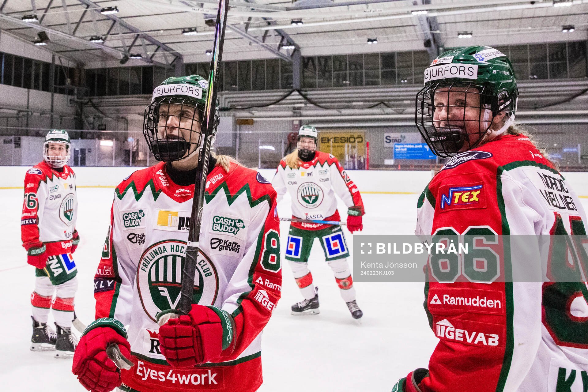 Frölundas Tilde Utbult och Tuva Kandell jublar