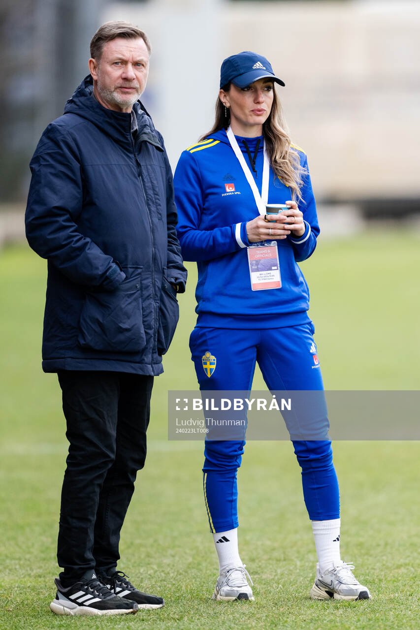 Head coach Peter Gerhardsson and Kosovare Asllani of Sweden