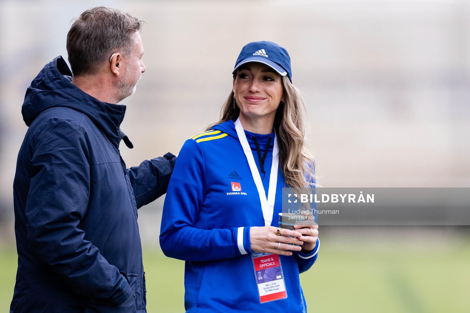 Head coach Peter Gerhardsson and Kosovare Asllani of Sweden