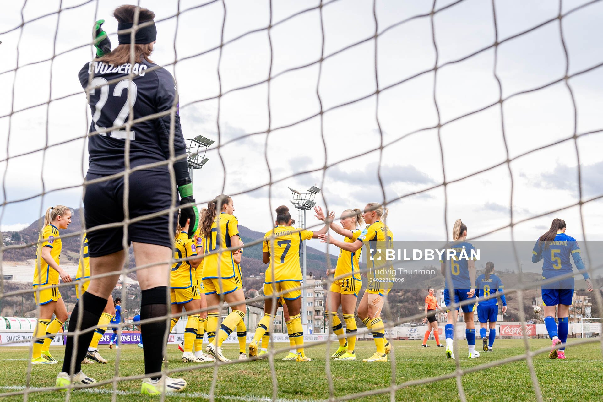 Players of Sweden celebrate the 0-1 by Madelen Janogy