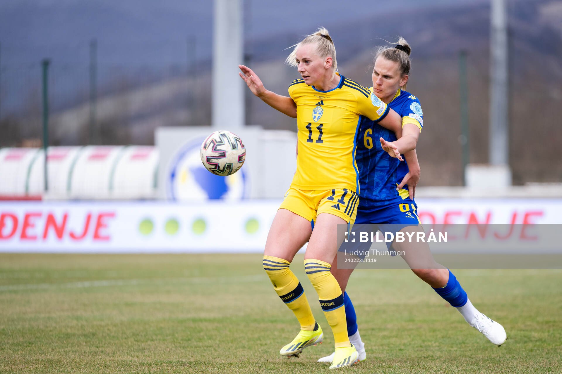 Stina Blackstenius of Sweden and Melisa Hasanbegovic of