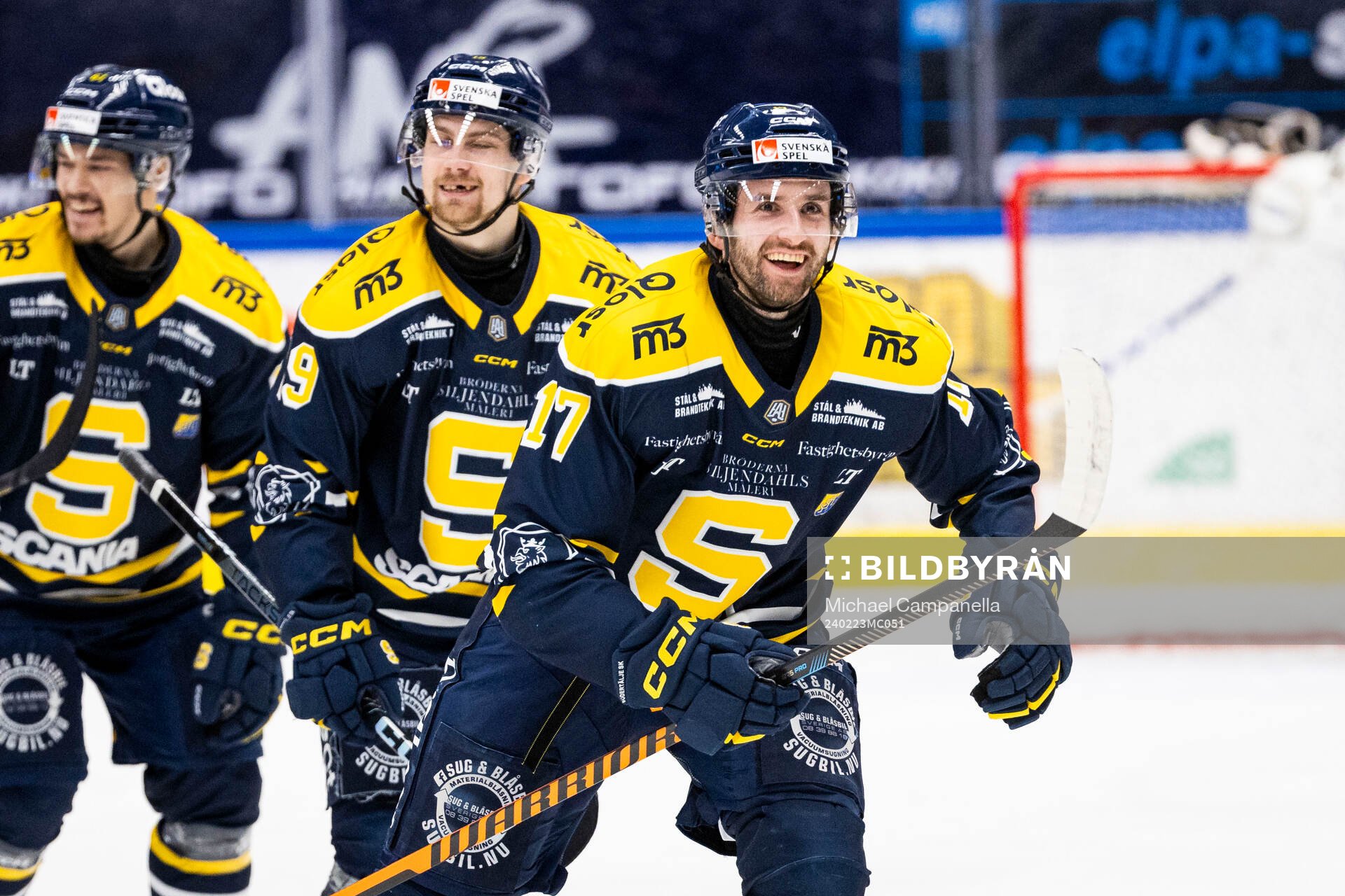 Södertäljes Amil Krupic jublar 2-1 målet