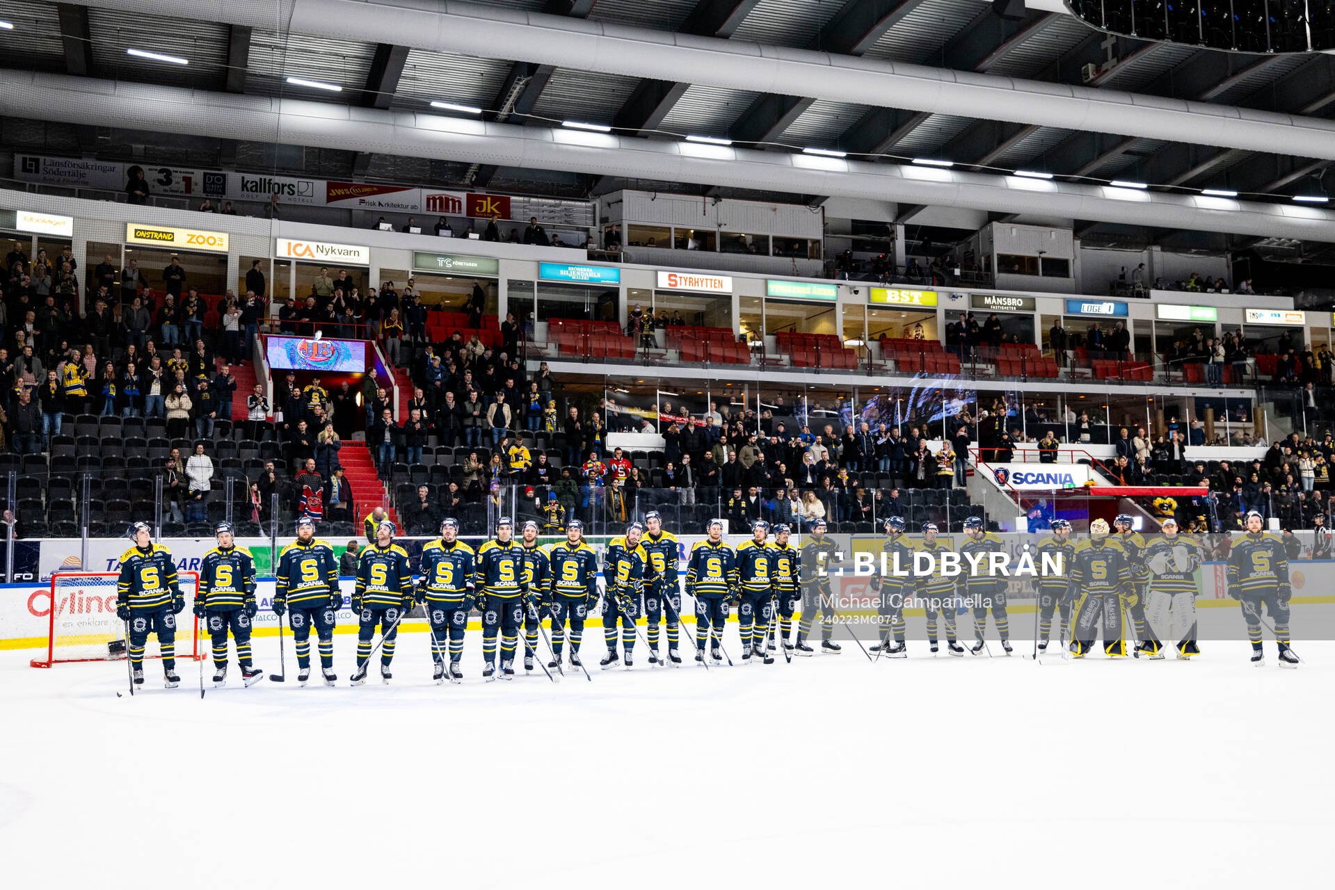 Södertäljes spelarna jublar