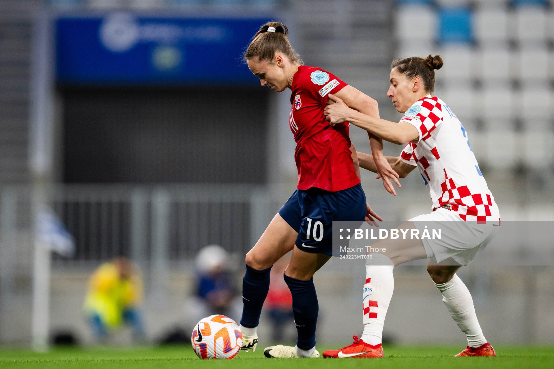 Caroline Graham Hansen of Norway and Ana Jelencic of Croatia