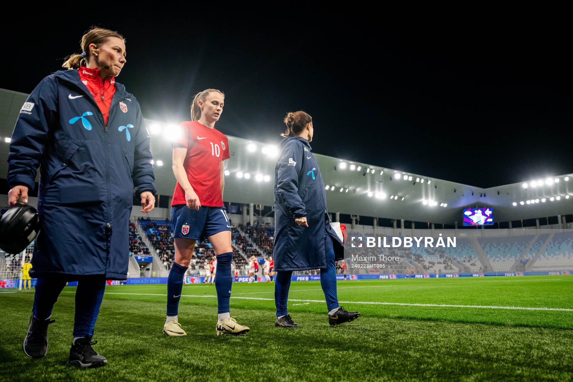 Caroline Graham Hansen of Norway leaves the pitch