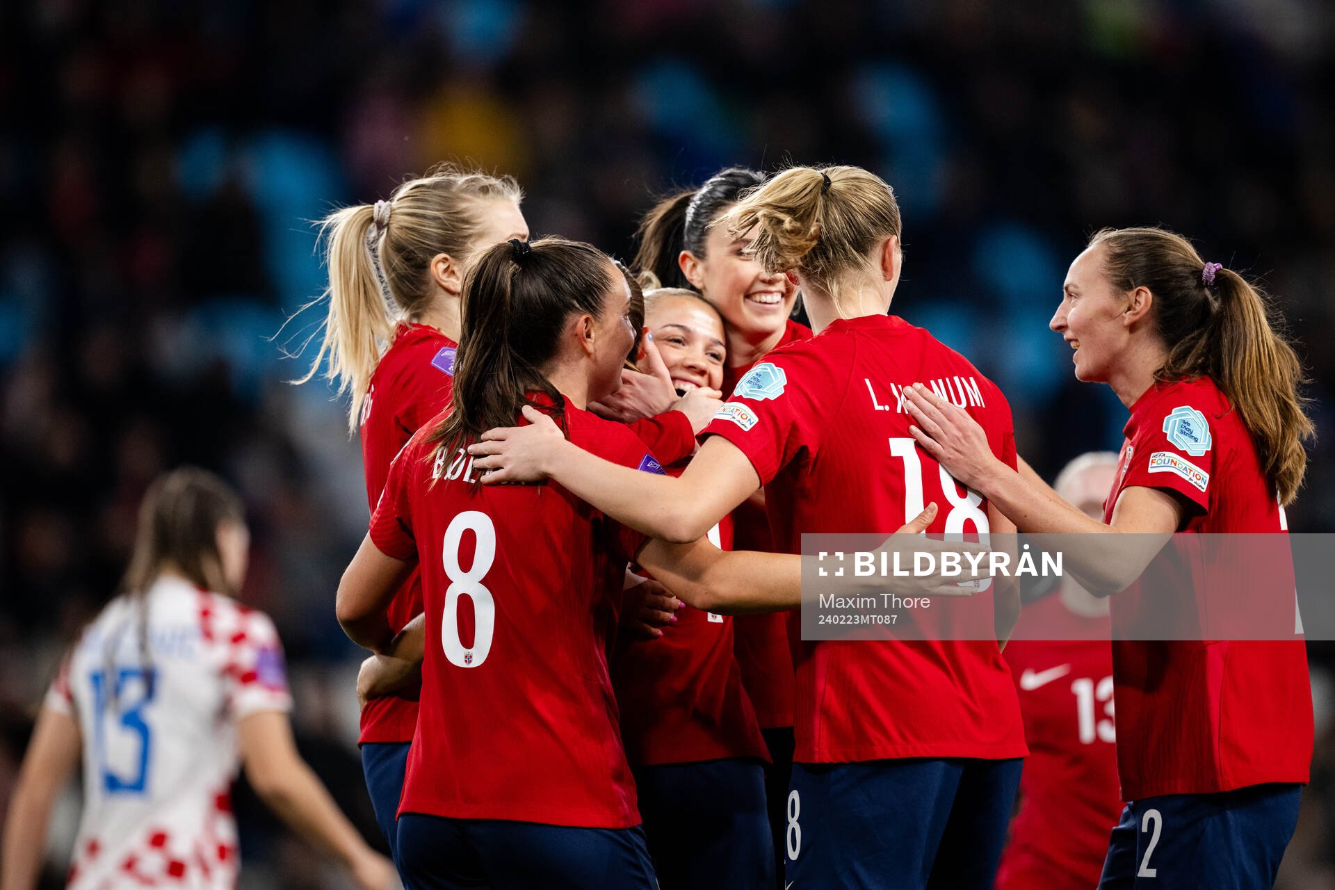 Players of Norway celebrate with Celin Bizet Ildhusøy