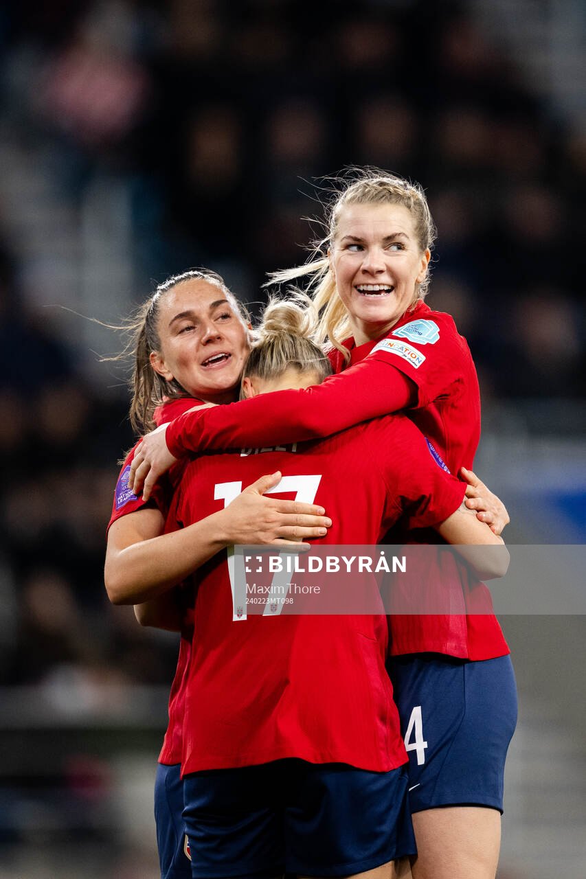 Celin Bizet Ildhusøy, Vilde Bøe Risa and Ada Hegerberg of