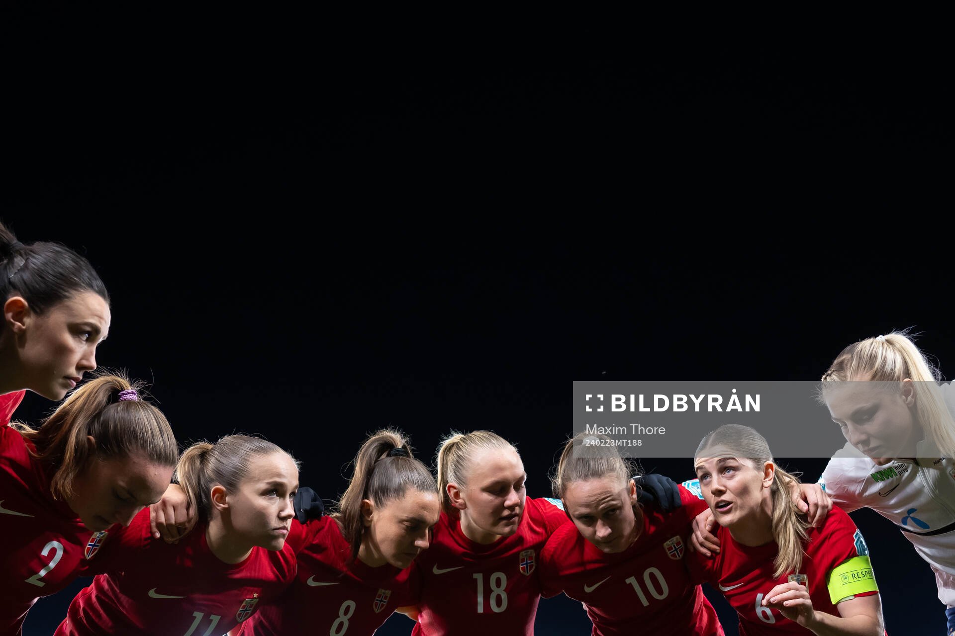 Maren Mjelde of Norway with teammates