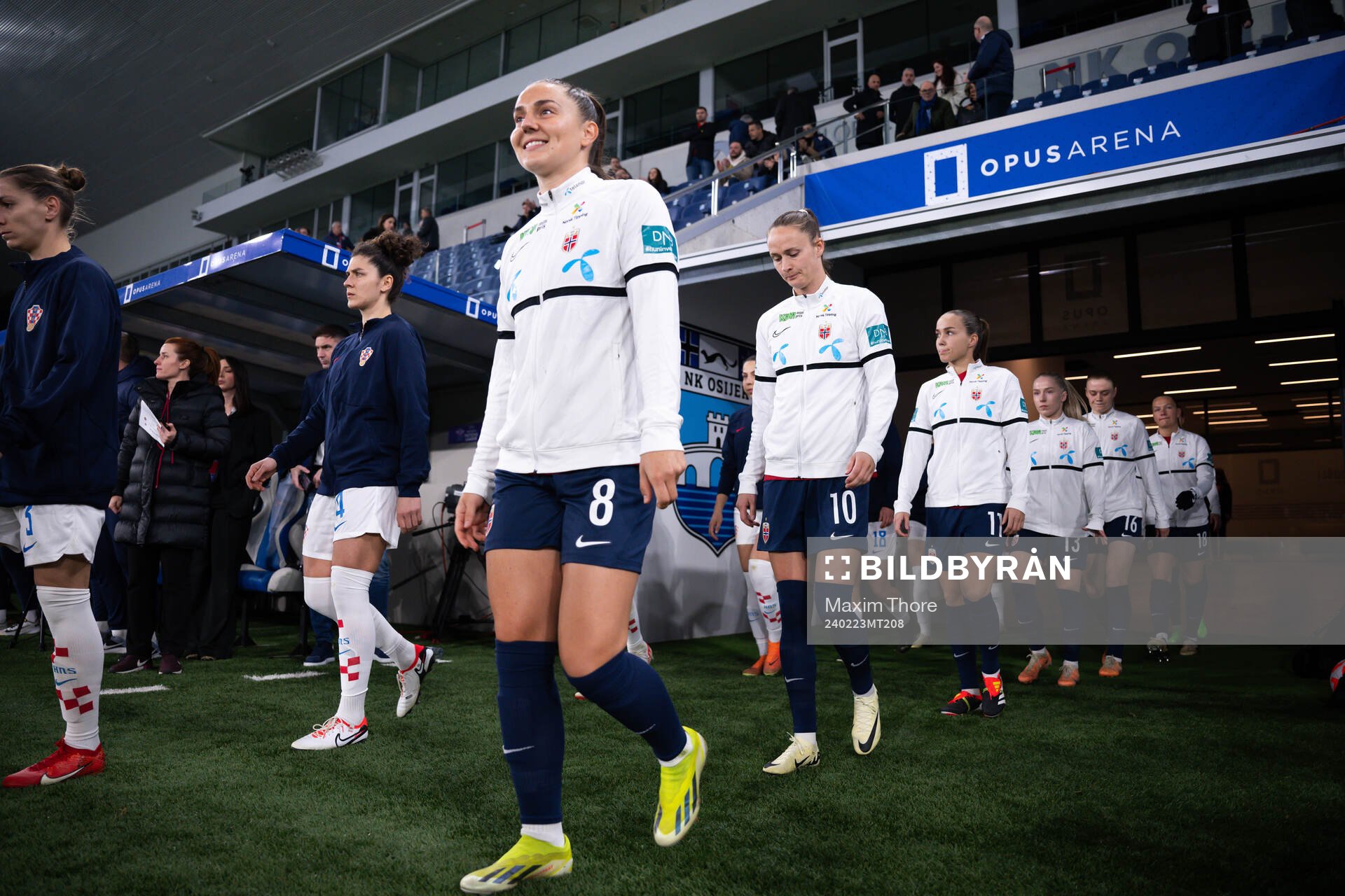 Vilde Bøe Risa and Caroline Graham Hansen of Norway enter