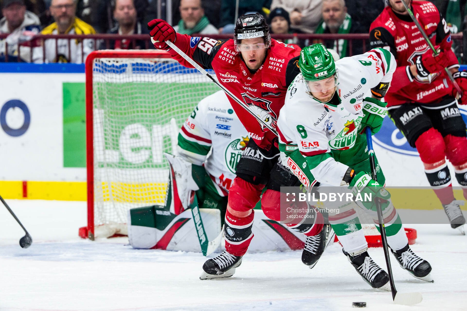 Malmö Redhawks Carl Persson och Rögles Linus Sandin