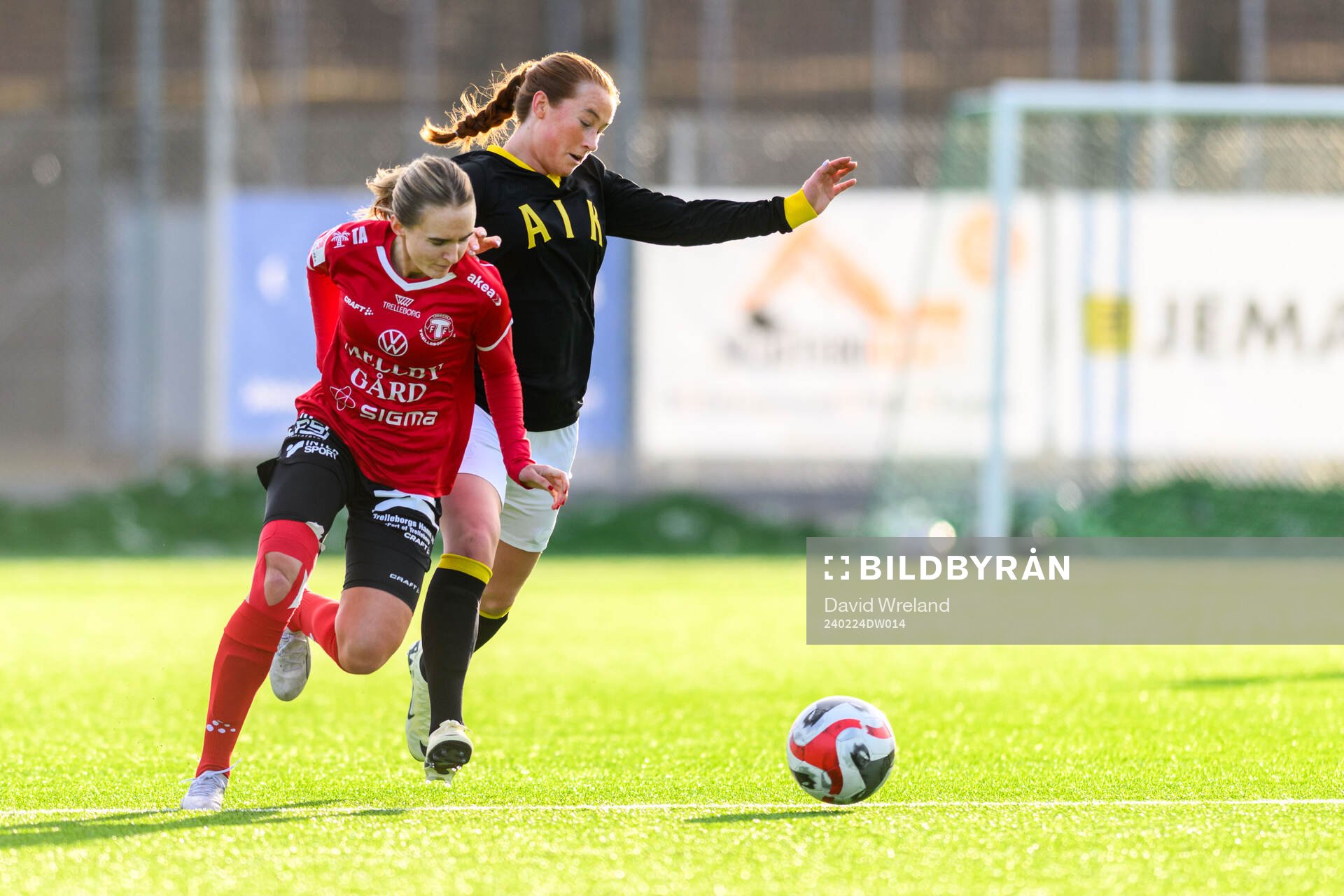 Trelleborgs Rio Strand och AIKs Ella Reidy