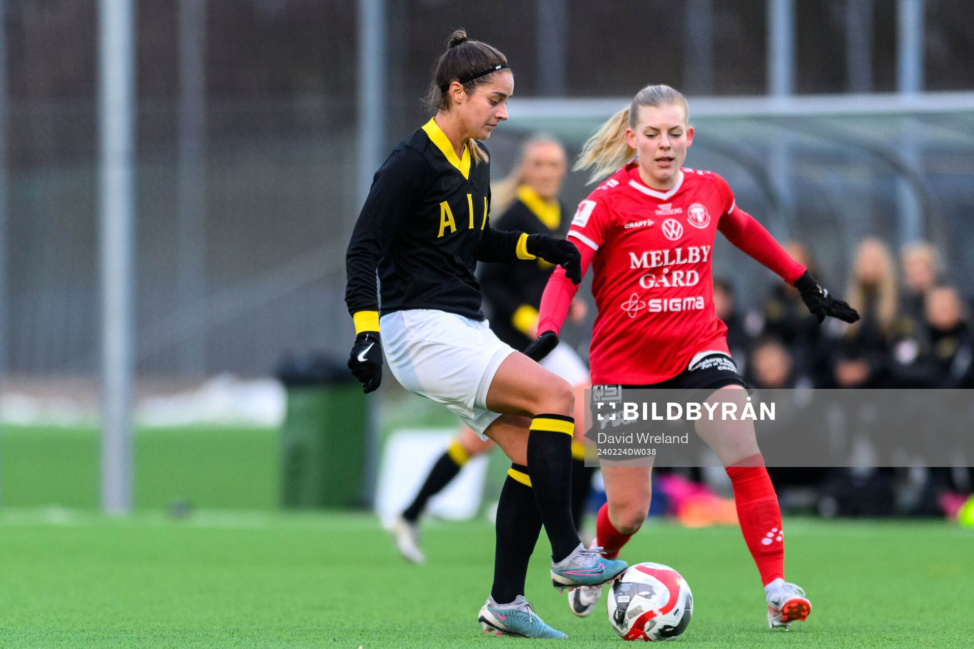 AIKs Daniela Famili och Trelleborgs Jennifer Lilliehöök