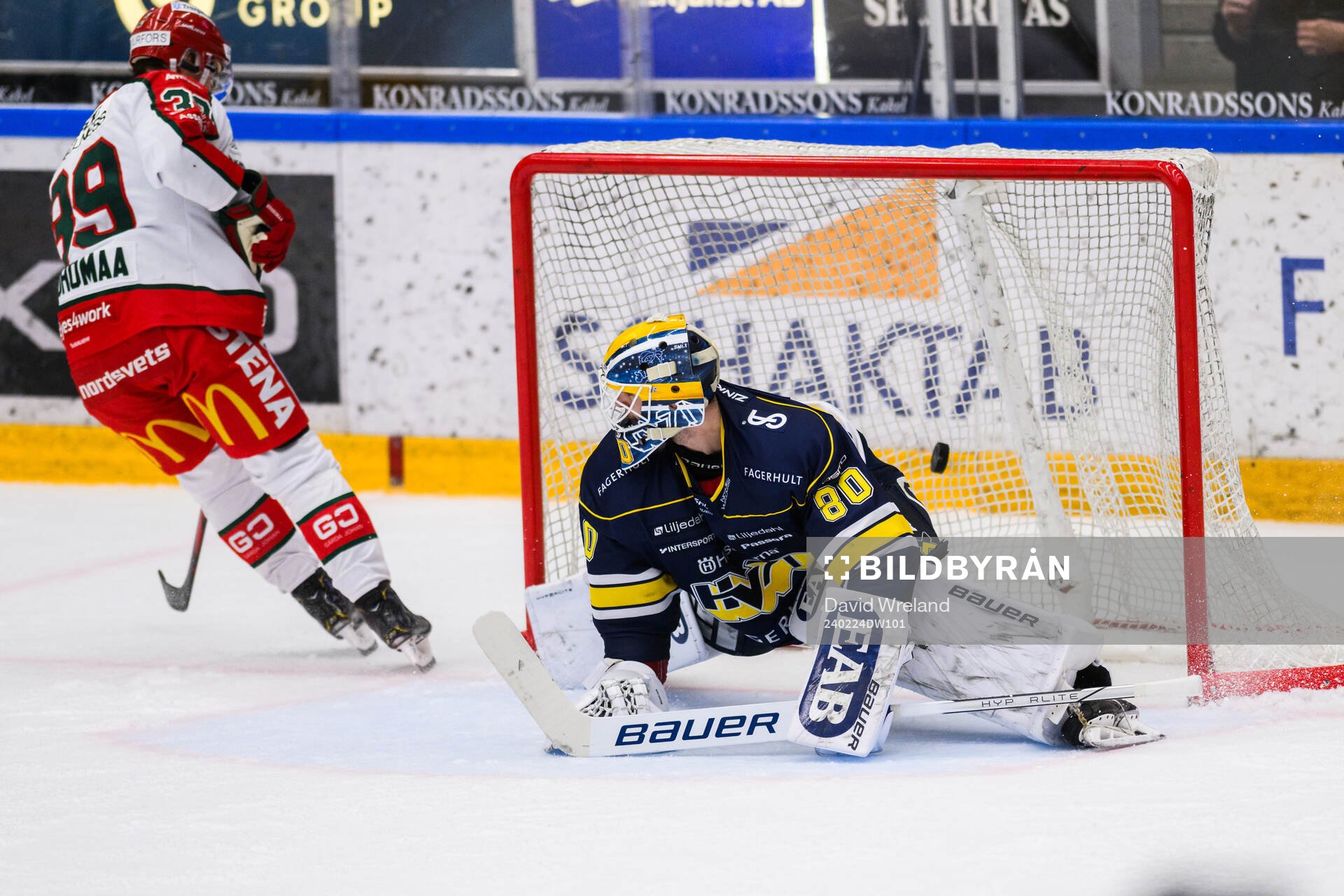 HV71s målvakt Frederik Dichow släpper in straff av