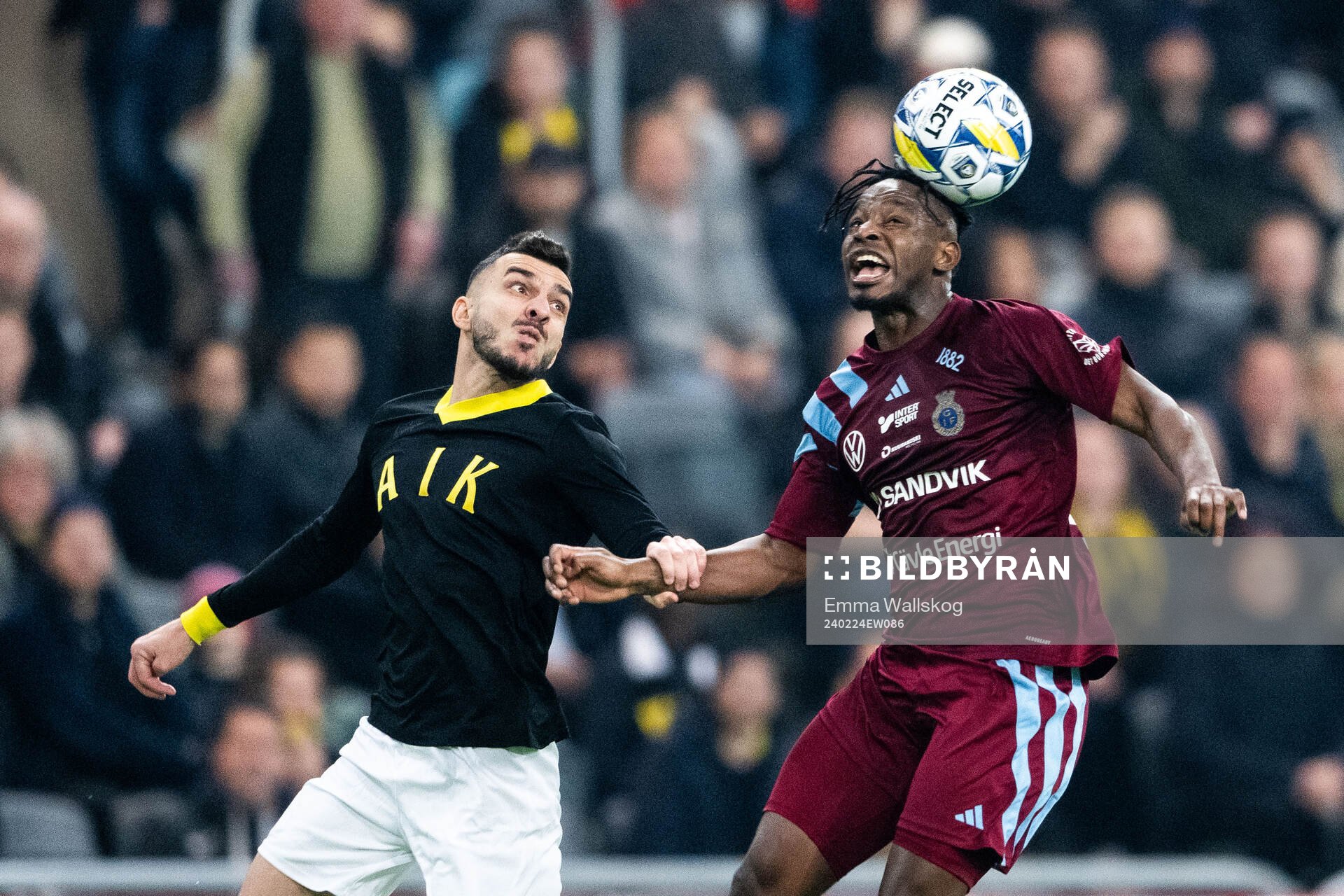 AIKs Ioannis Pittas och Gefles York Rafael under fotbollsmatchen i Svenska Cupen mellan AIK och Gefle den 24 februari 2024 i Stockholm. 