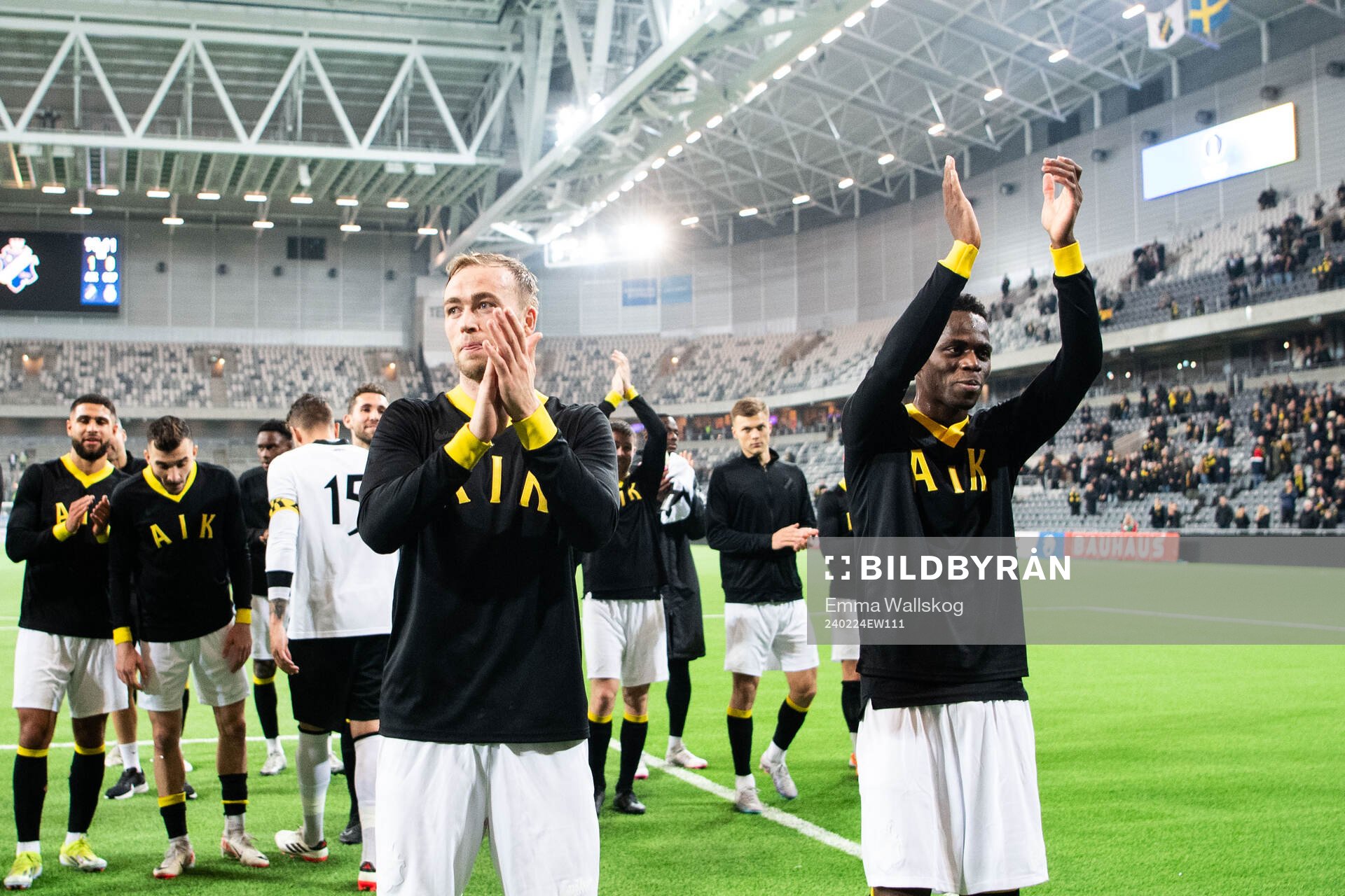 AIKs Martin Ellingsen och Ismaila Coulibaly jublar