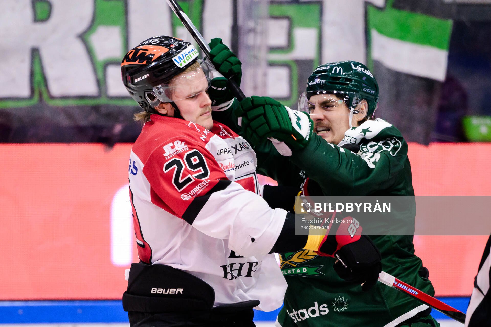 Örebros Milton Oscarson och Färjestads David Tomasek