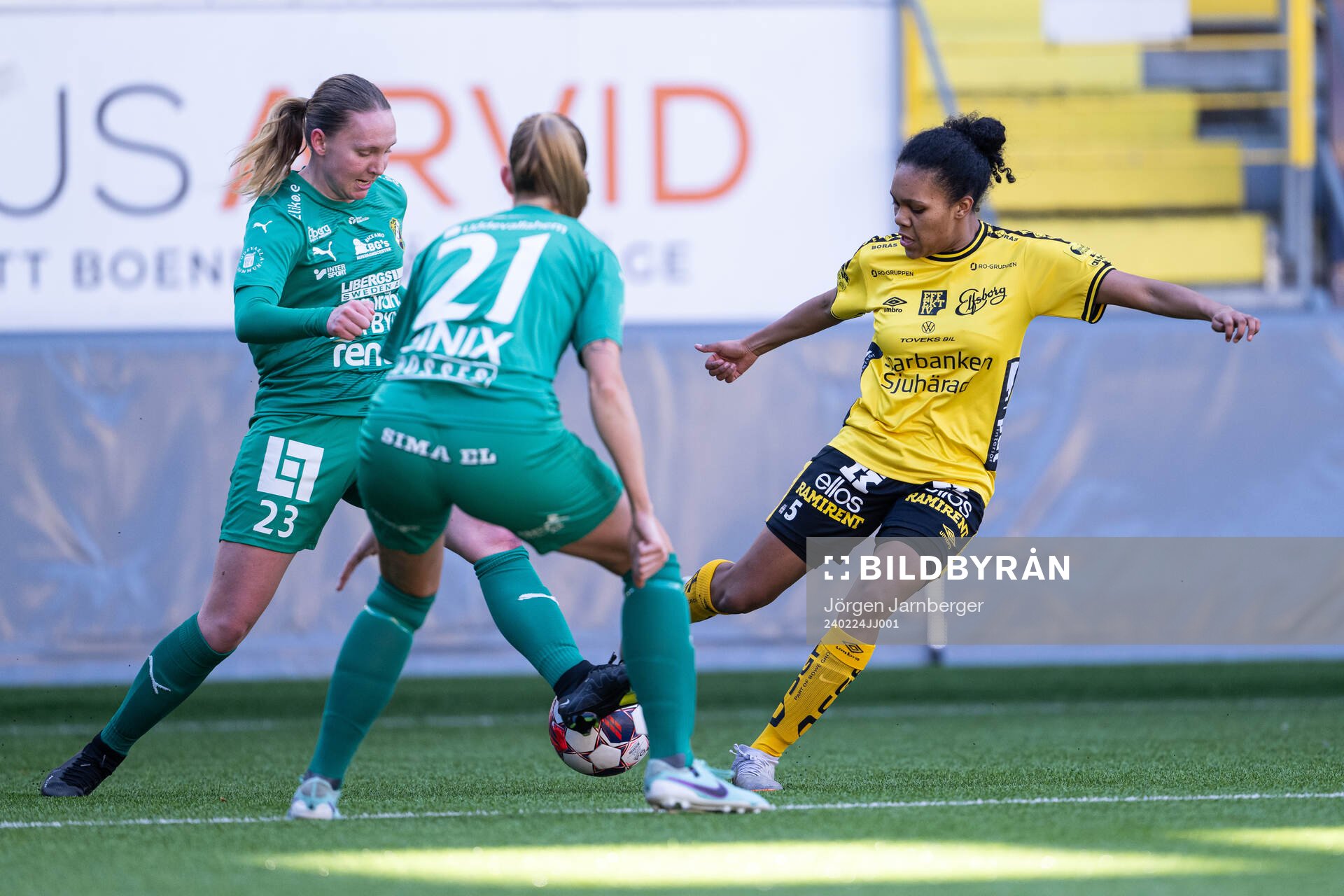 Ljungskile SKs Amelia Hallberg och Elfsborgs Vanessa Lopez