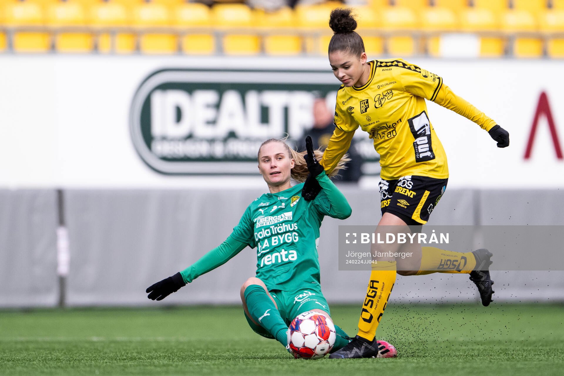 Ljungskile SKs Sandra Bagger och Elfsborgs Jennifer Brinck
