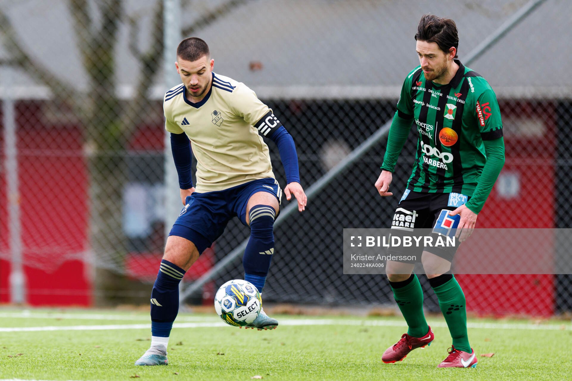 Östers IFs Vladimir Rodic och Varbergs Robin Tranberg