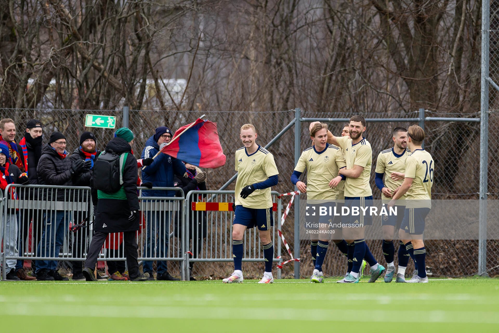 Östers IFs Adam Herdonsson jublar med laget