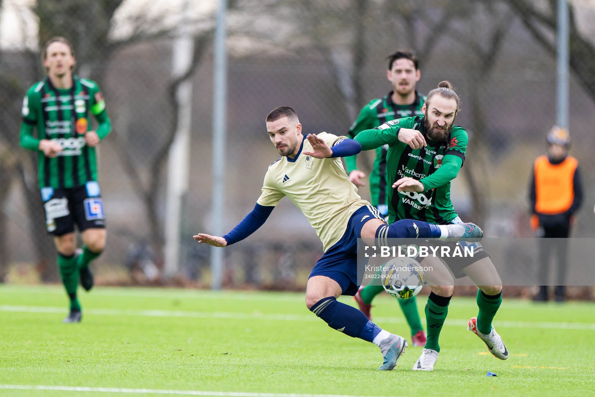 Östers IFs Vladimir Rodic och Varbergs Oskar Sverrisson