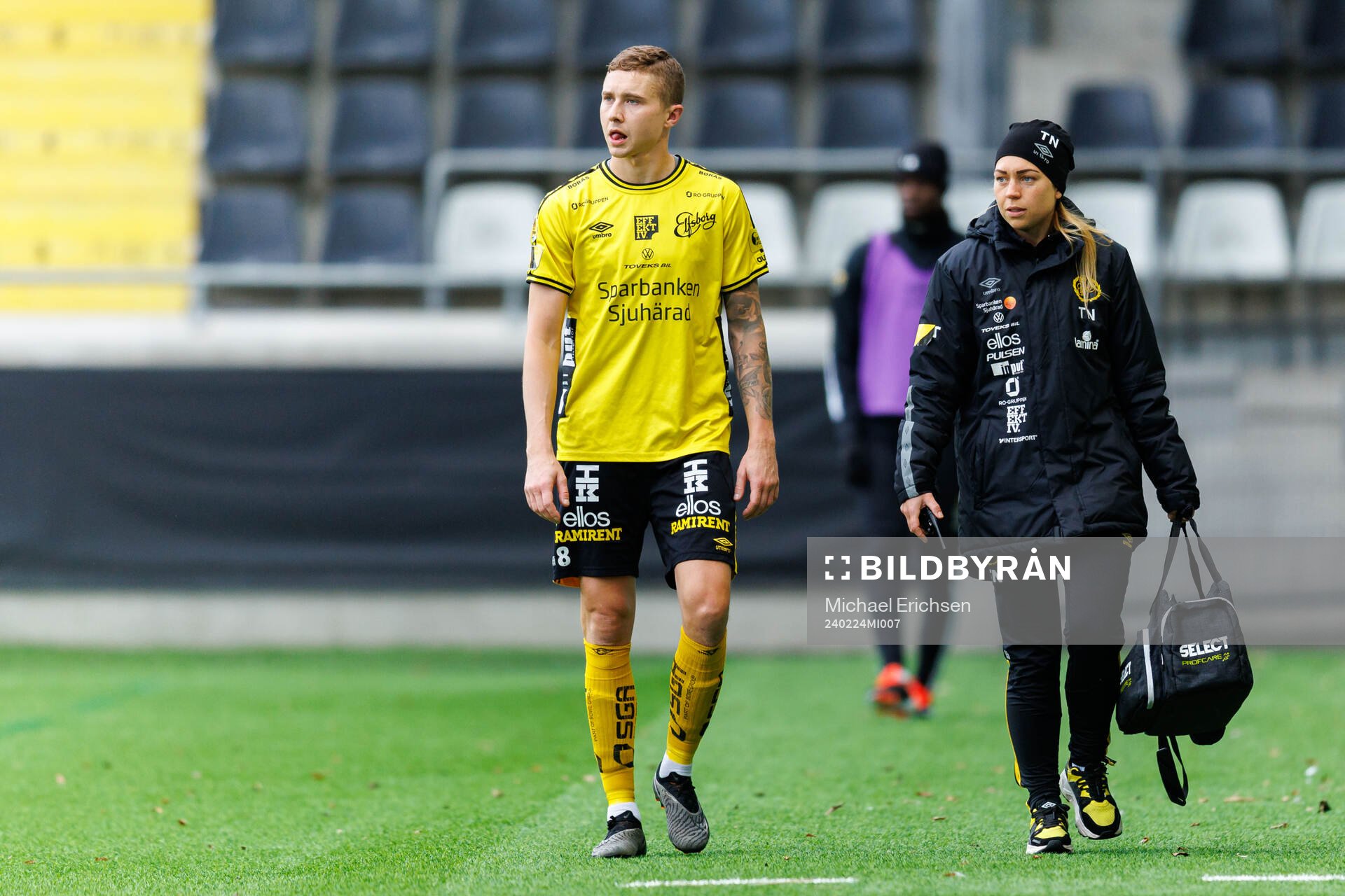Elfsborgs Sebastian Holmén lämnar planen skadad