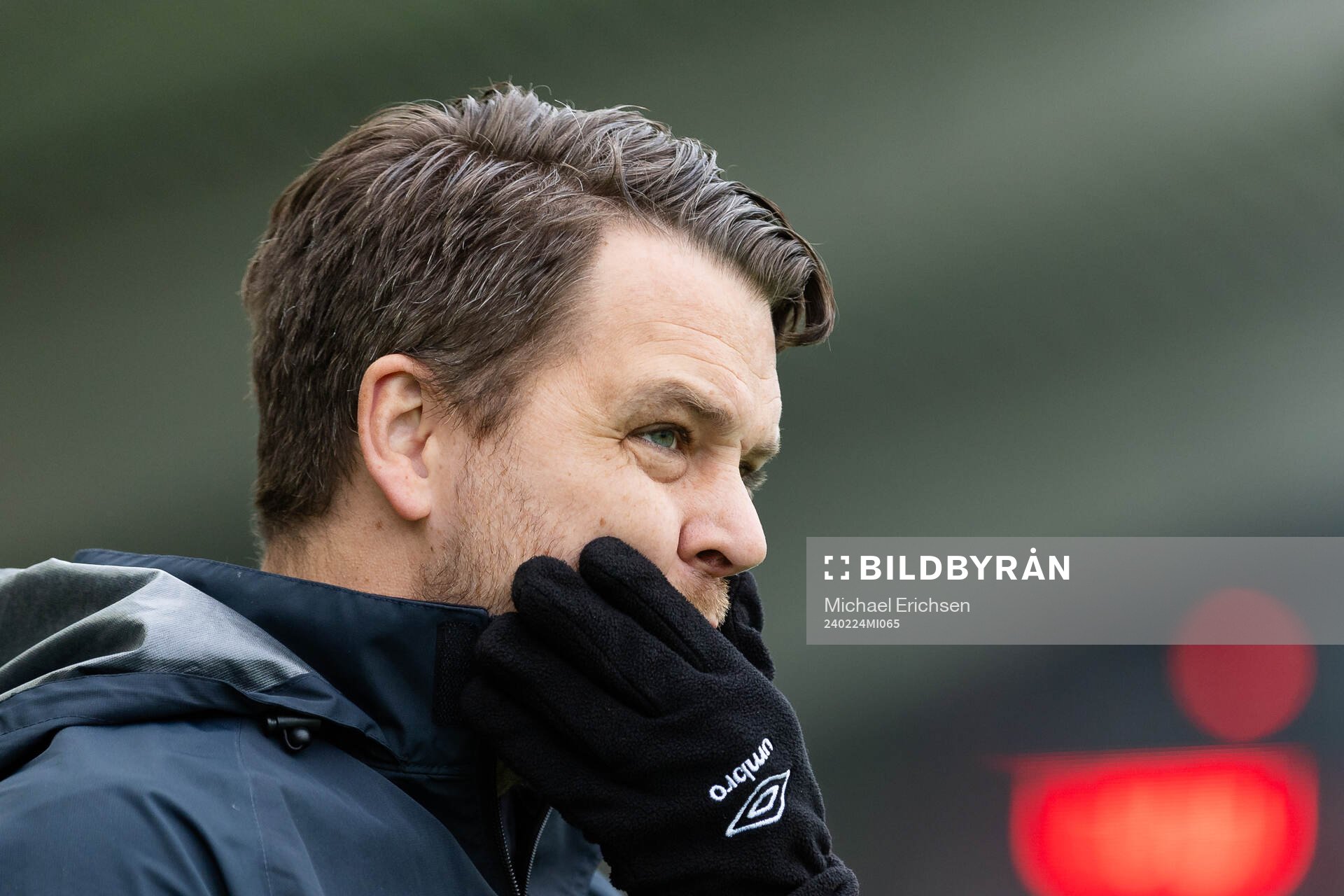 Örgrytes tränare Andreas Holmberg innan fotbollsmatchen i