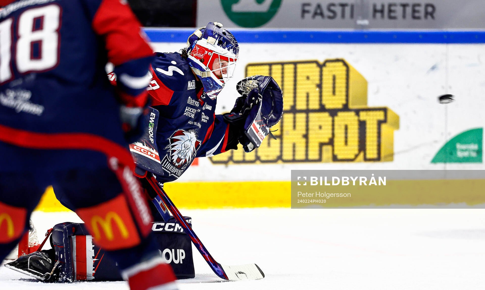 Räddning av Linköpings målvakt Marcus Högberg