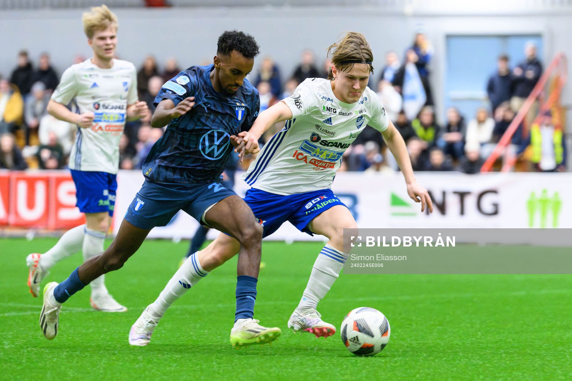 Malmö FFs Taha Ali och IFK Luleås Axel Sundberg